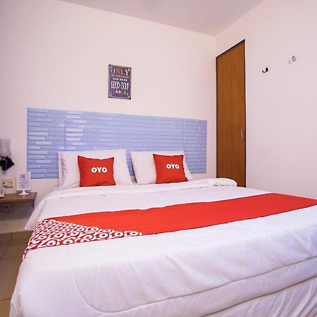 Oyo 43963 T Signature Hotel Petaling Jaya Exterior photo
