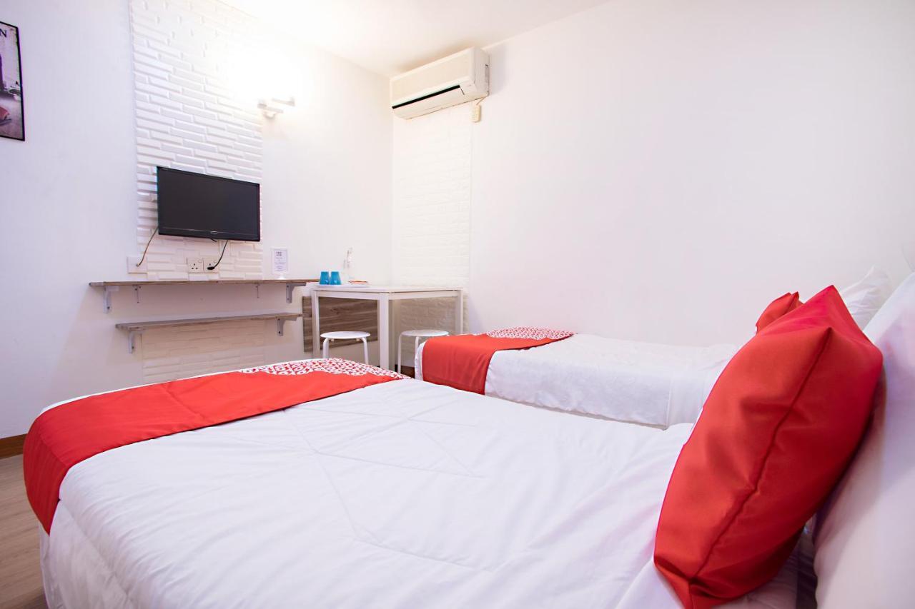 Oyo 43963 T Signature Hotel Petaling Jaya Exterior photo