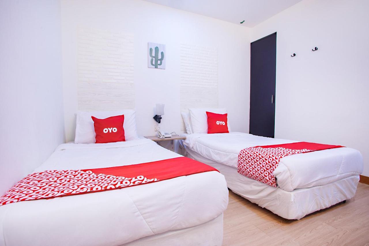 Oyo 43963 T Signature Hotel Petaling Jaya Exterior photo