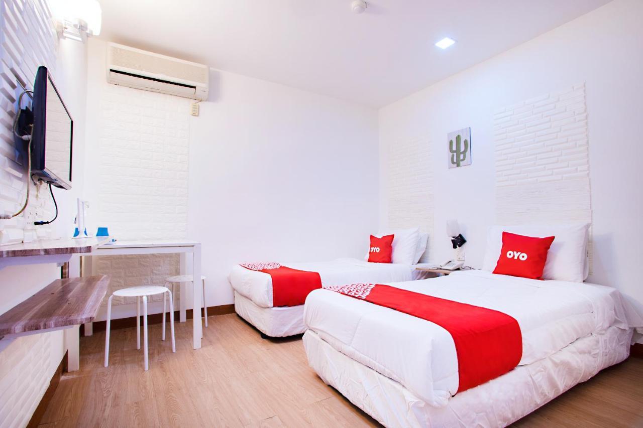 Oyo 43963 T Signature Hotel Petaling Jaya Exterior photo