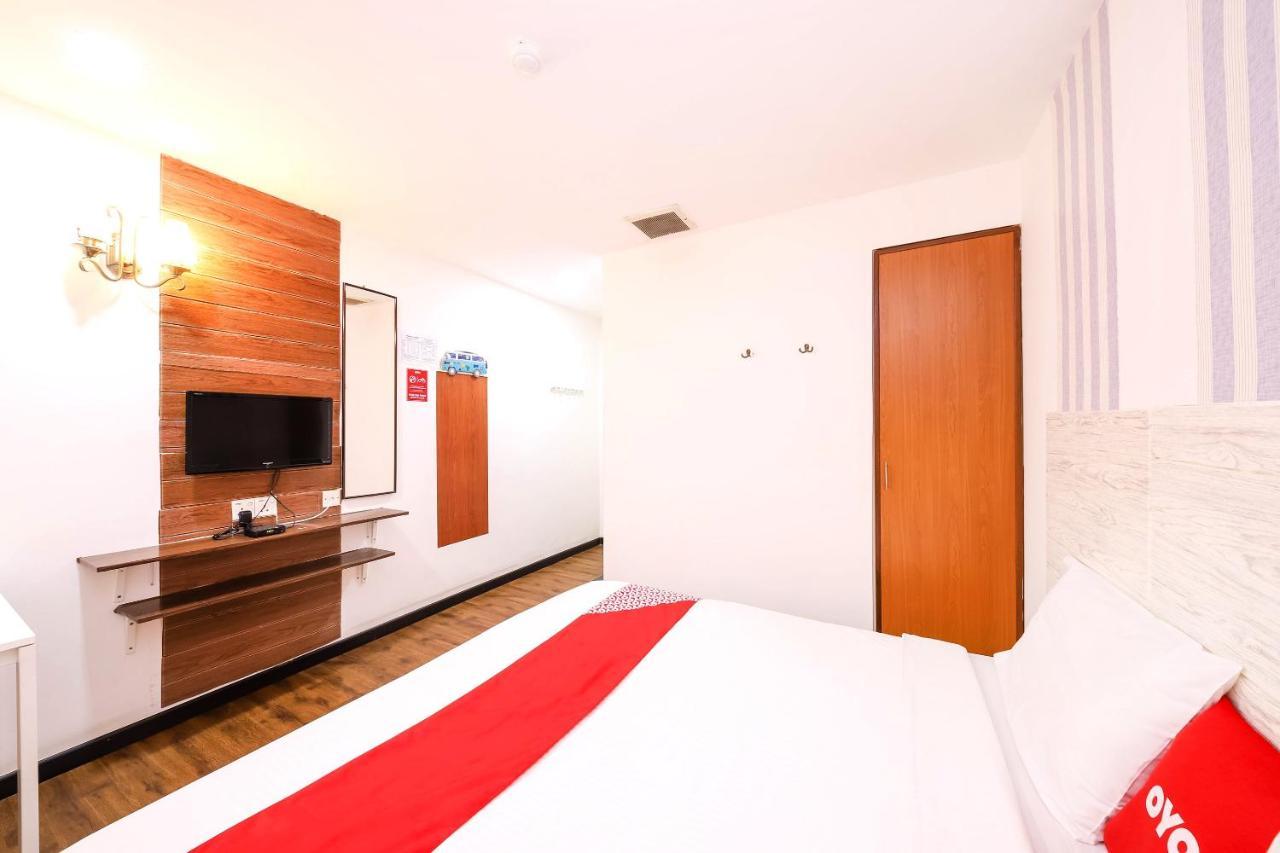 Oyo 43963 T Signature Hotel Petaling Jaya Exterior photo