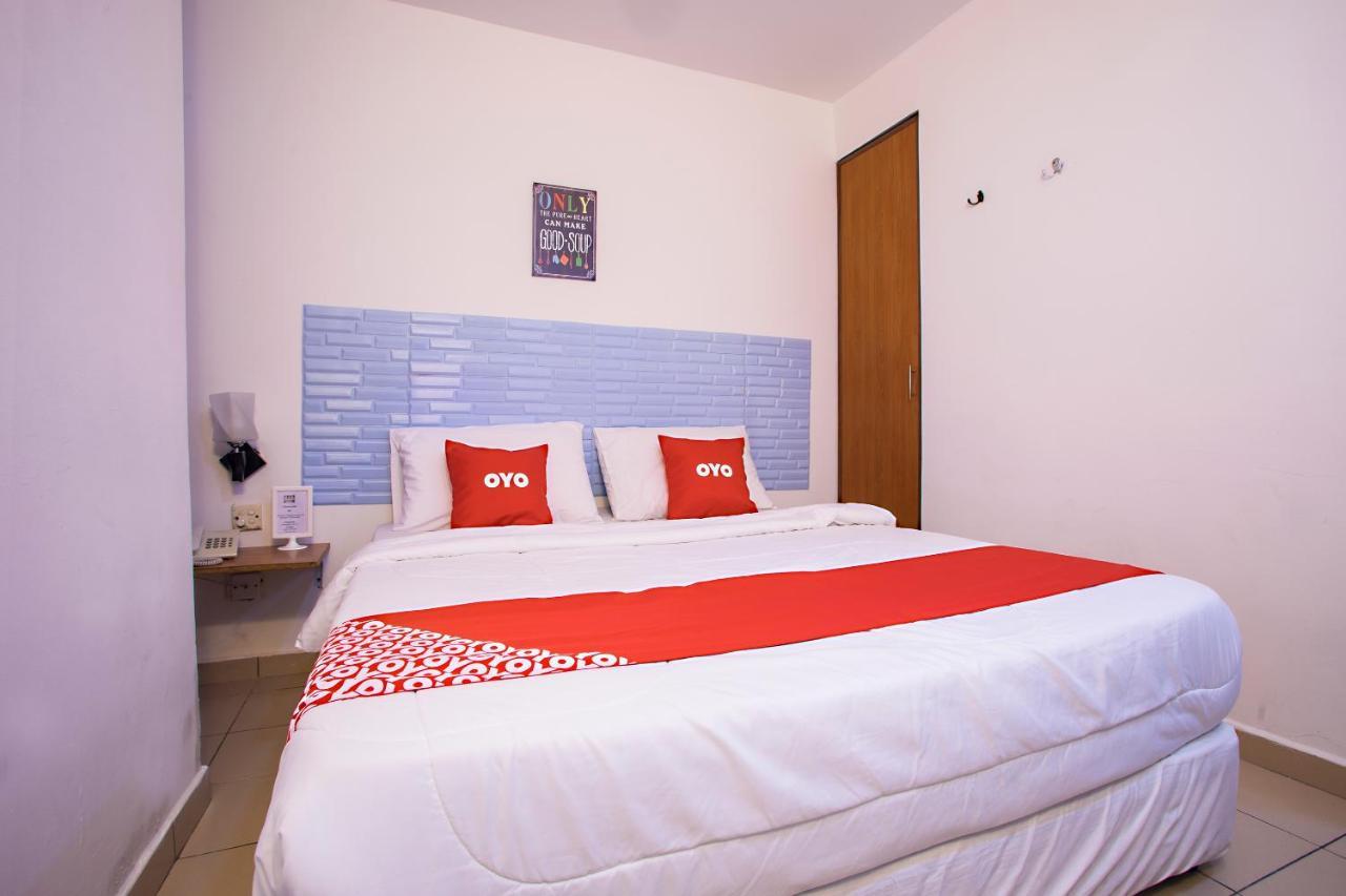 Oyo 43963 T Signature Hotel Petaling Jaya Exterior photo