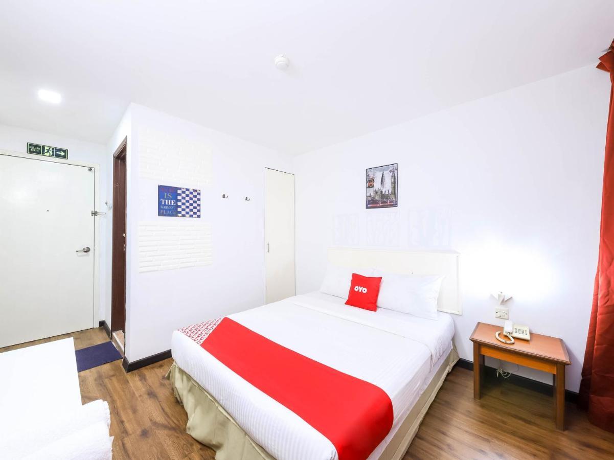 Oyo 43963 T Signature Hotel Petaling Jaya Exterior photo